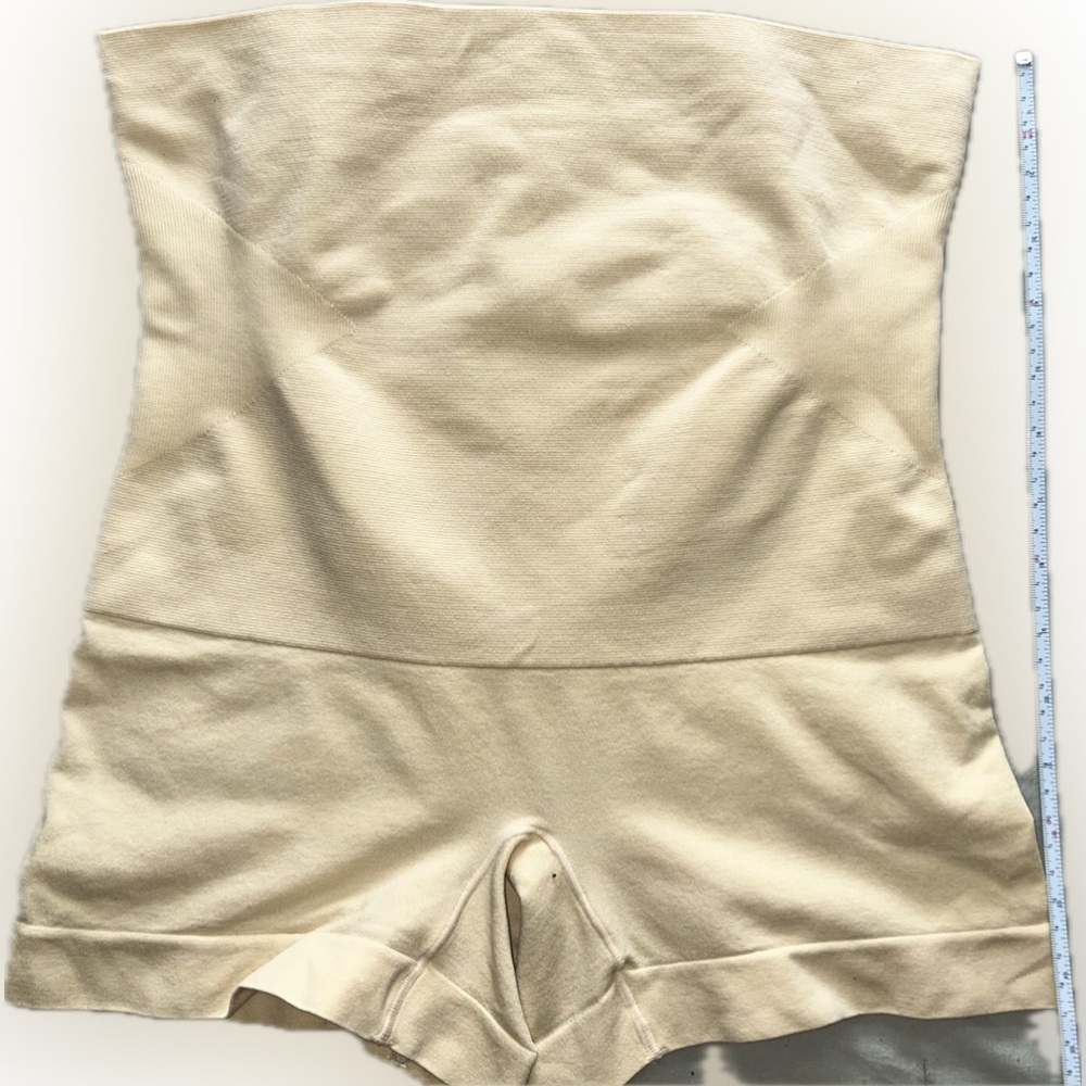 Empetua High Waisted Shaper Shorts Smooth Look. Size XL